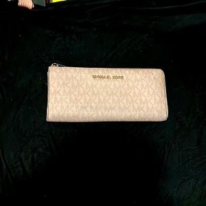 Michael Kors light pink wallet